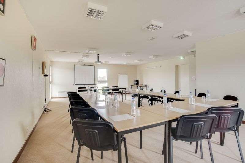 Brit Hotel De La Cote Des Havres Lessay Facilidades foto